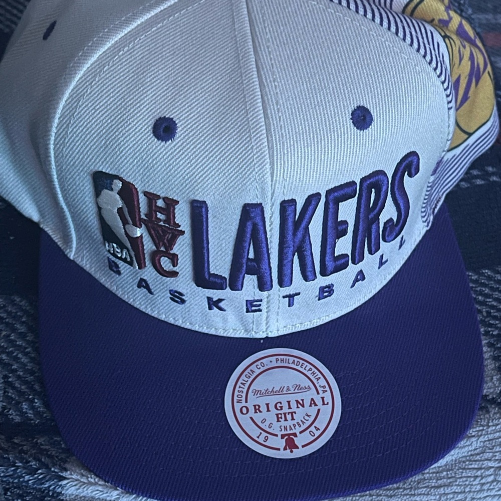 Mitchell & Ness Lakers Cap in Purple and White